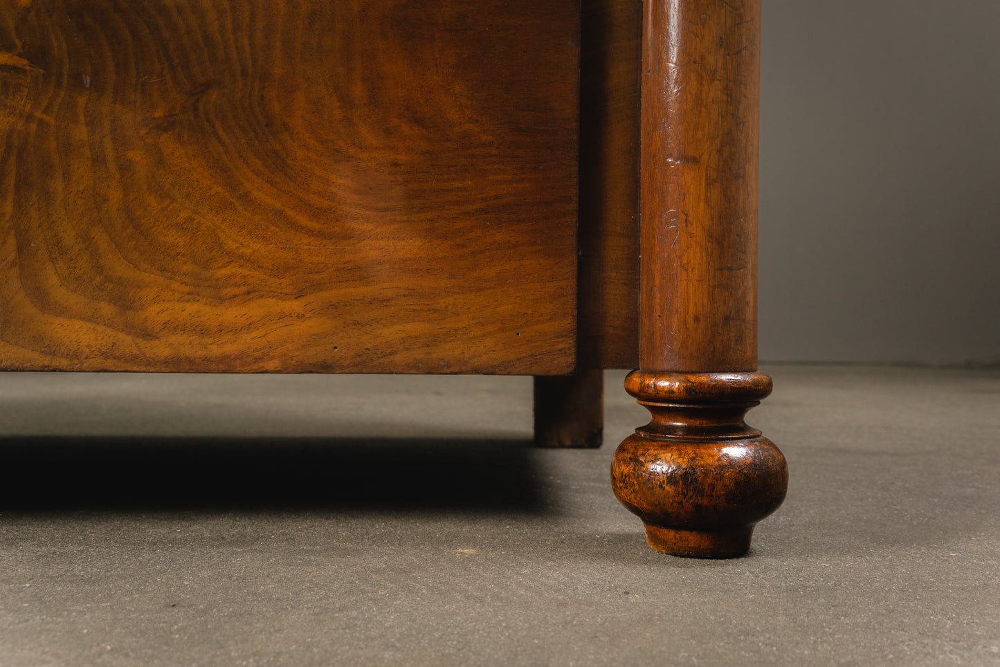 Elegante Louis Philippe Kommode, 2.Hälfte des 19.Jahrhunderts - Schrank Regal Sideboard Alt Antik MÖBLINGER