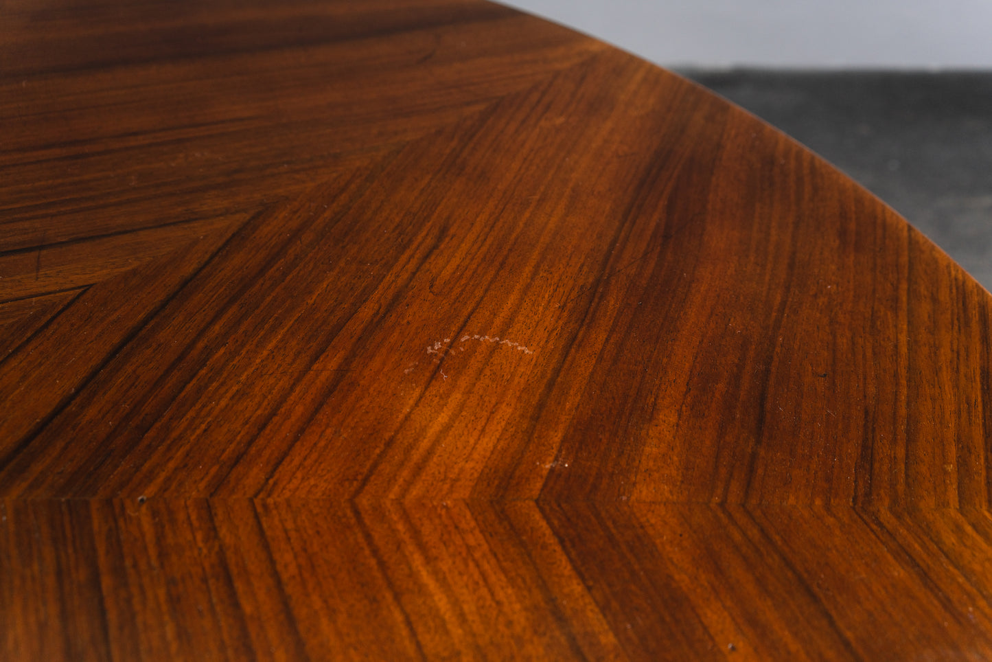 Schlichter Jugendstil Beistelltisch, Anfang des 20.Jahrhunderts - Tisch Table Sidetable Sofa Couch Nussbaum Alt Antik MÖBLINGER