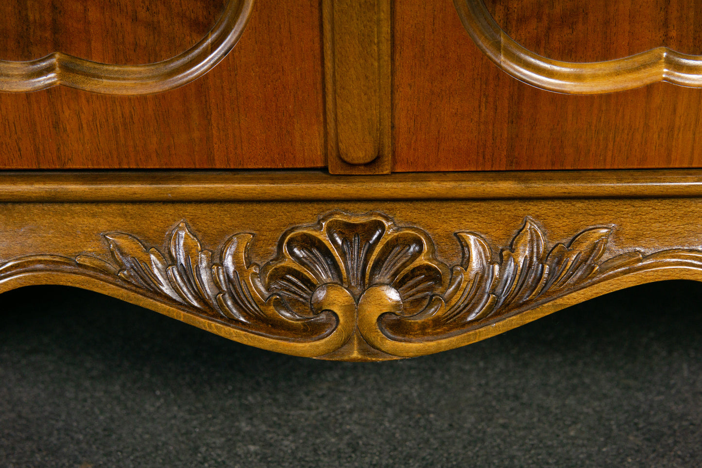 Schöner Buffetschrank im Barockstil, 2.Hälfte des 20.Jahrhunderts - Schrank Kommode Kleiderschrank Wäscheschrank Regal Alt Vintage MÖBLINGER