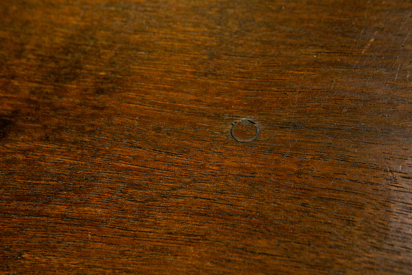 Schöne Kommode im Englischen Stil