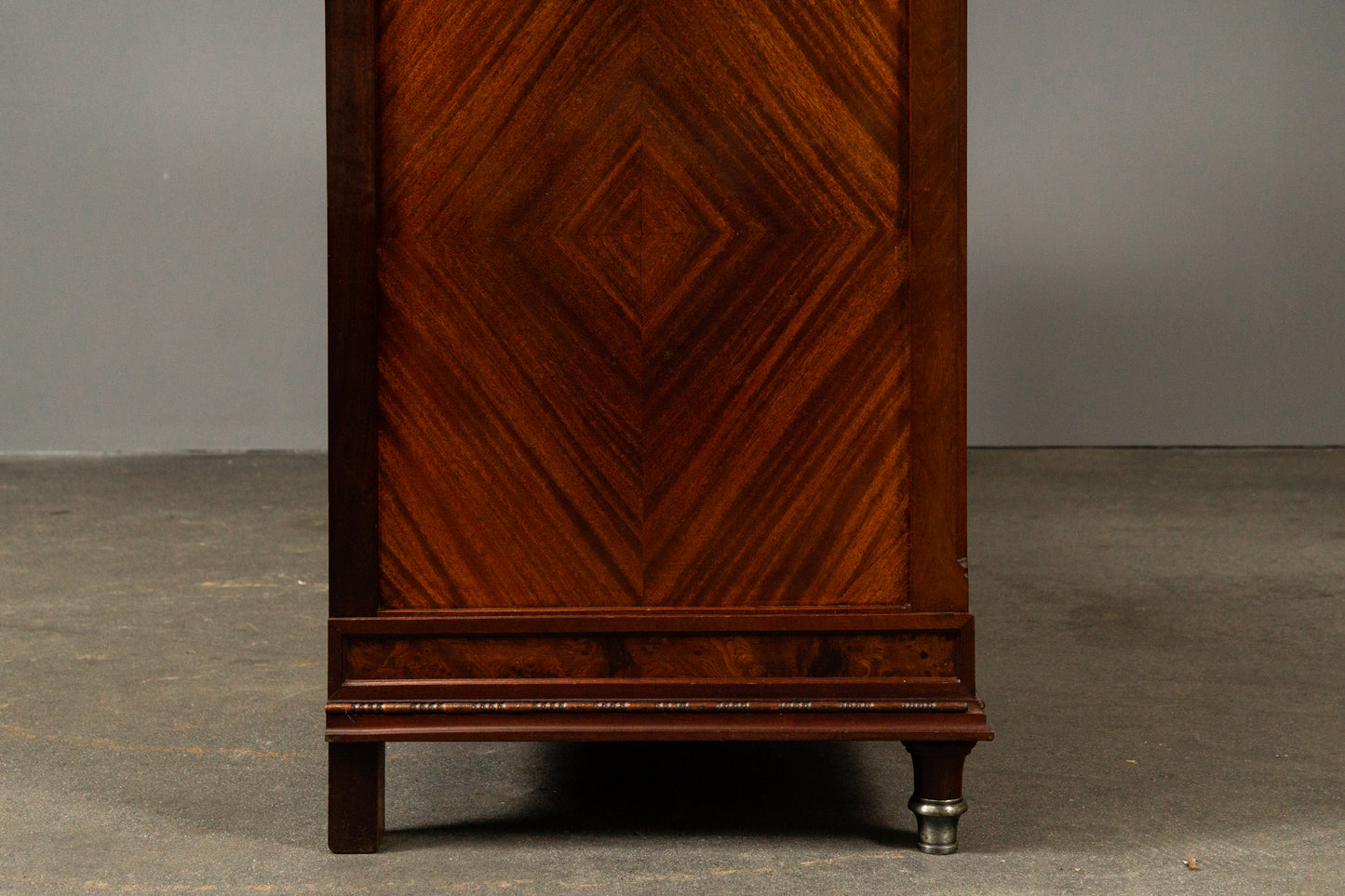 Französische Spiegelkommode