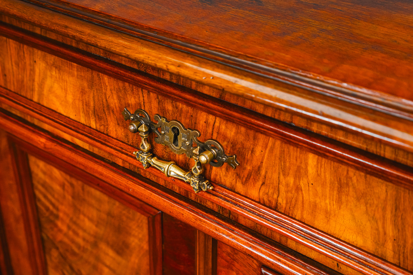 Wunderschönes Gründerzeit Vertiko