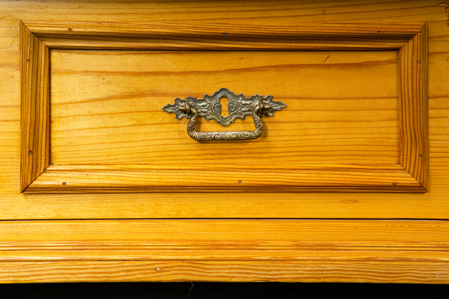 Schöner Jugendstil Kleiderschrank