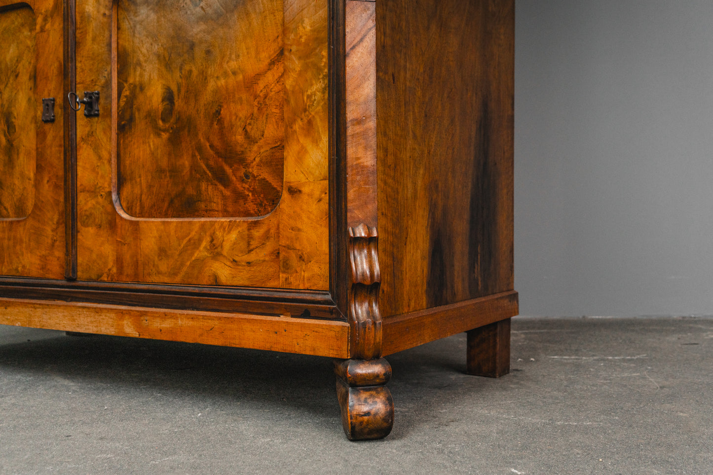Schöne Biedermeier Vitrinenschrank