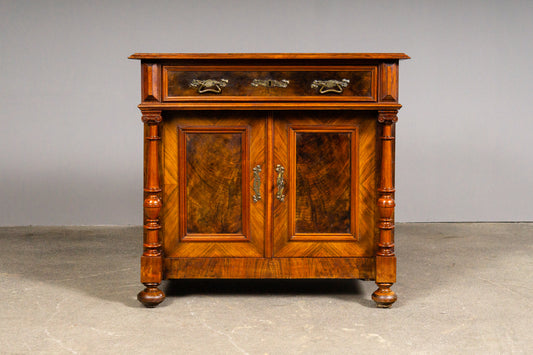 Eleganter Gründerzeit Halbschrank