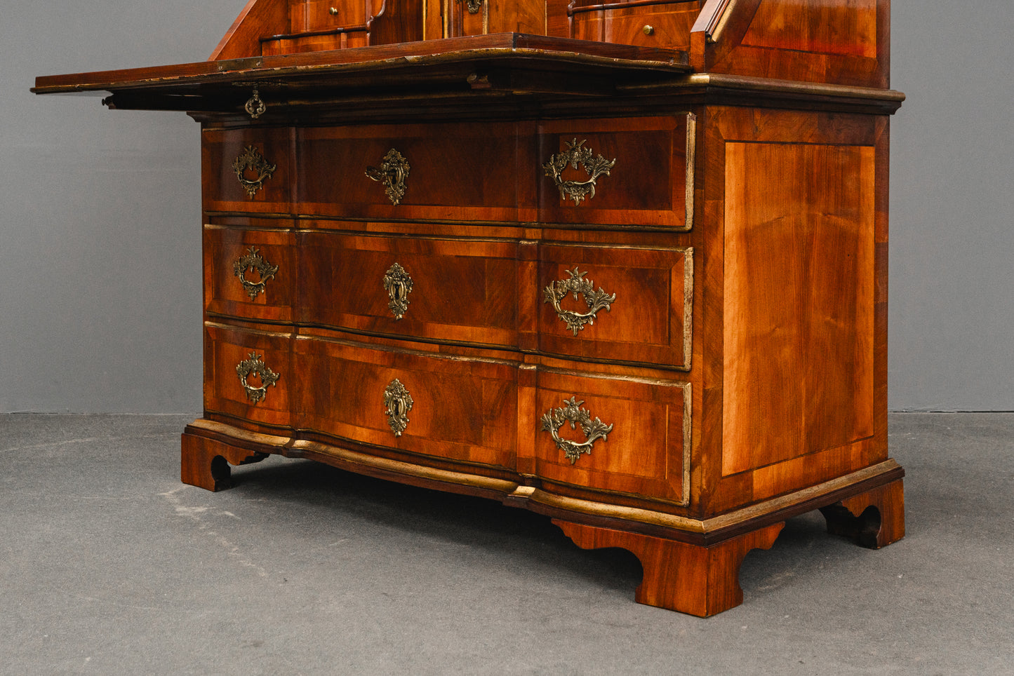Wunderschöner Schrägklappensekretär im Barock Stil
