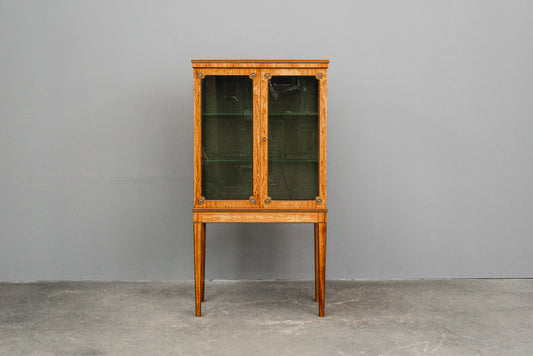 Elegante kleine Vitrine