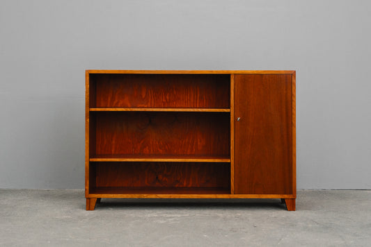Stilvolles Mid-Century Regal