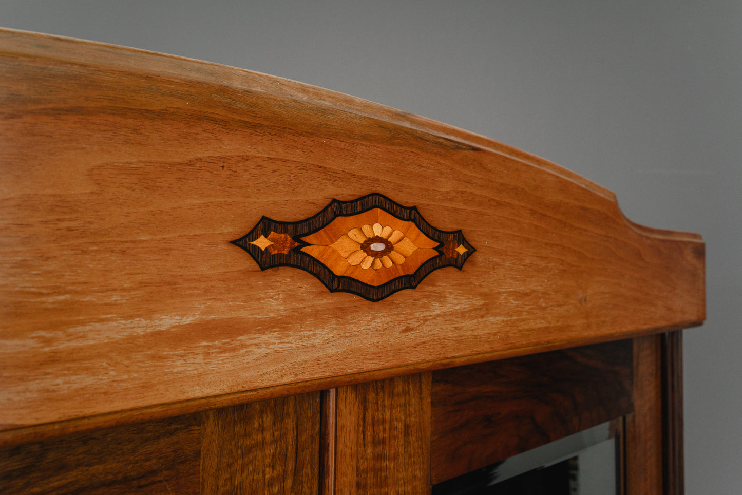 Schöner Jugendstil Kleiderschrank