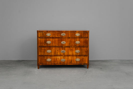 Biedermeier Kommode in Nussbaum - erste Hälfte des 19.Jahrhunderts