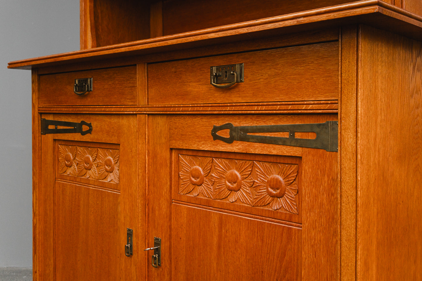 Jugendstil Buffet in Eiche - Anfang des 20.Jahrhunderts