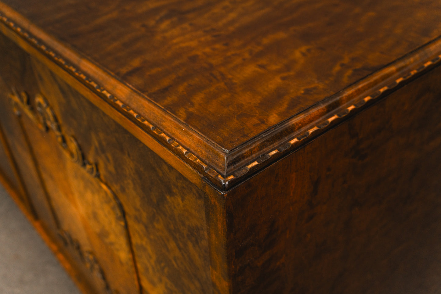 Art Déco Sideboard in Birke - erste Hälfte des 20.Jahrhunderts