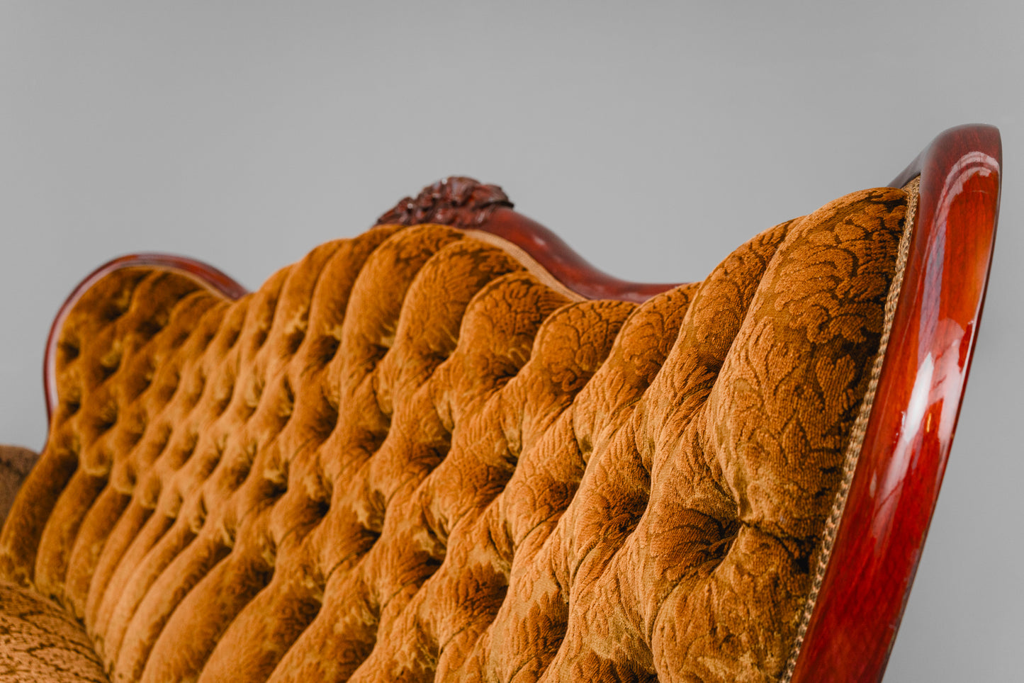 Antiker Stil Sofa in Gelb - zweite Hälfte des 20.Jahrhunderts