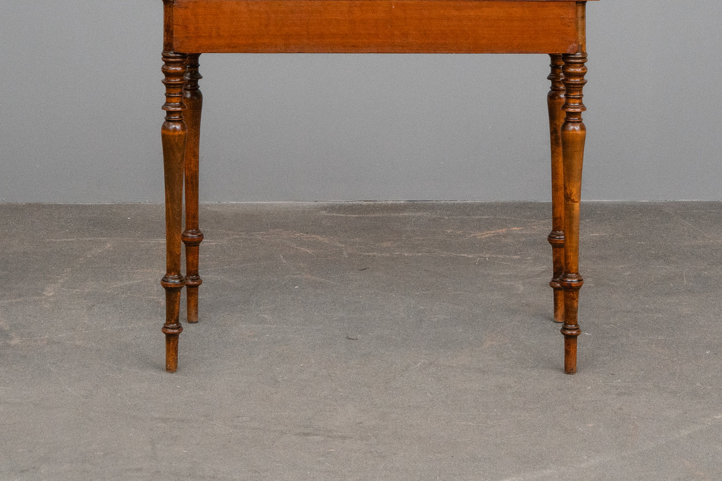 Biedermeier Spieltisch in Nussbaum - Mitte des 19.Jahrhunderts