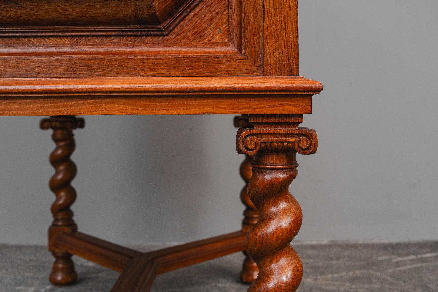 Besteckschrank im Barockstil in Eiche - 1.Hälfte des 20.Jahrhunderts