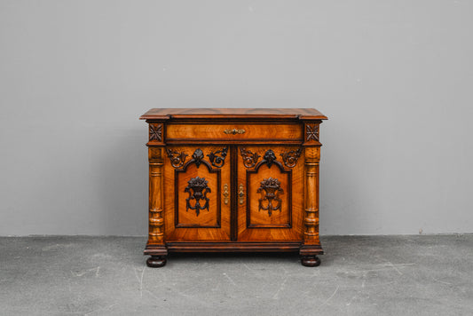 Gründerzeit Halbschrank in Nussbaum - Ende des 19.Jahrhunderts
