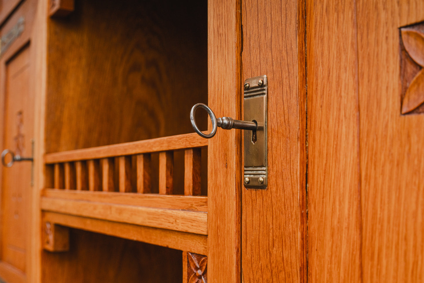 Jugendstil Buffetschrank in Eiche - Anfang des 20.Jahrhunderts