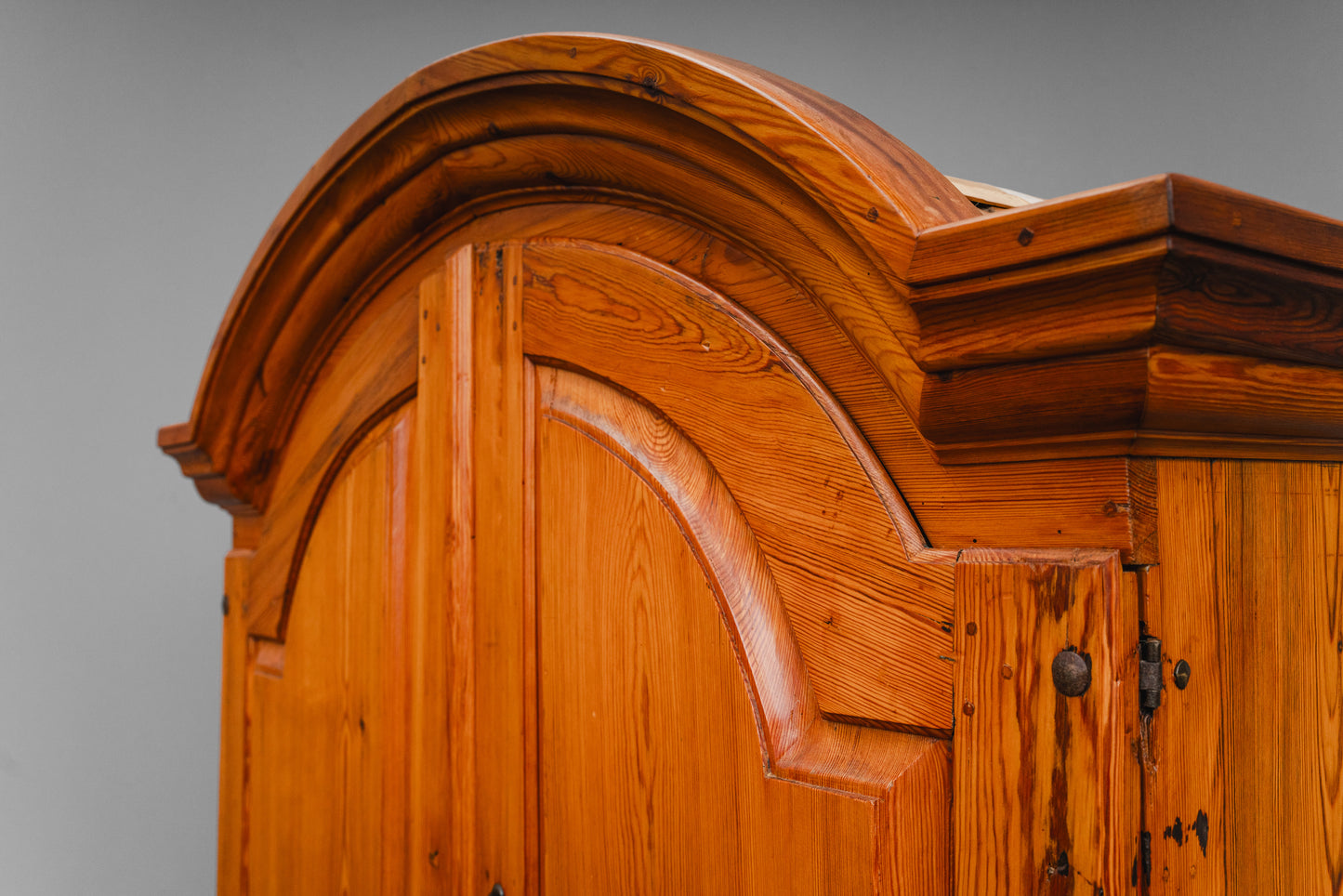 Barock Aufsatzschrank in Kiefer - aus dem 18.Jahrhundert