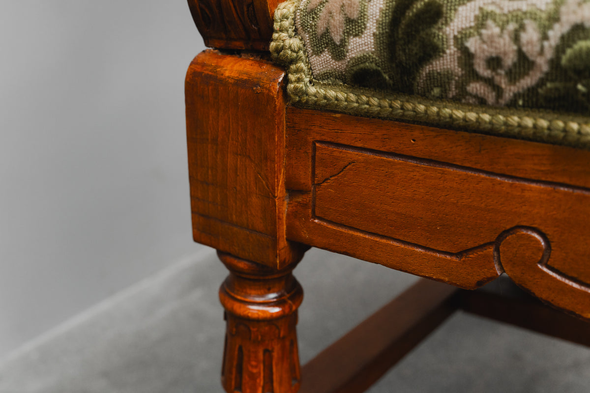 Gründerzeit Sofa / Bank in Nussbaum - zweite Hälfte des 19.Jahrhunderts