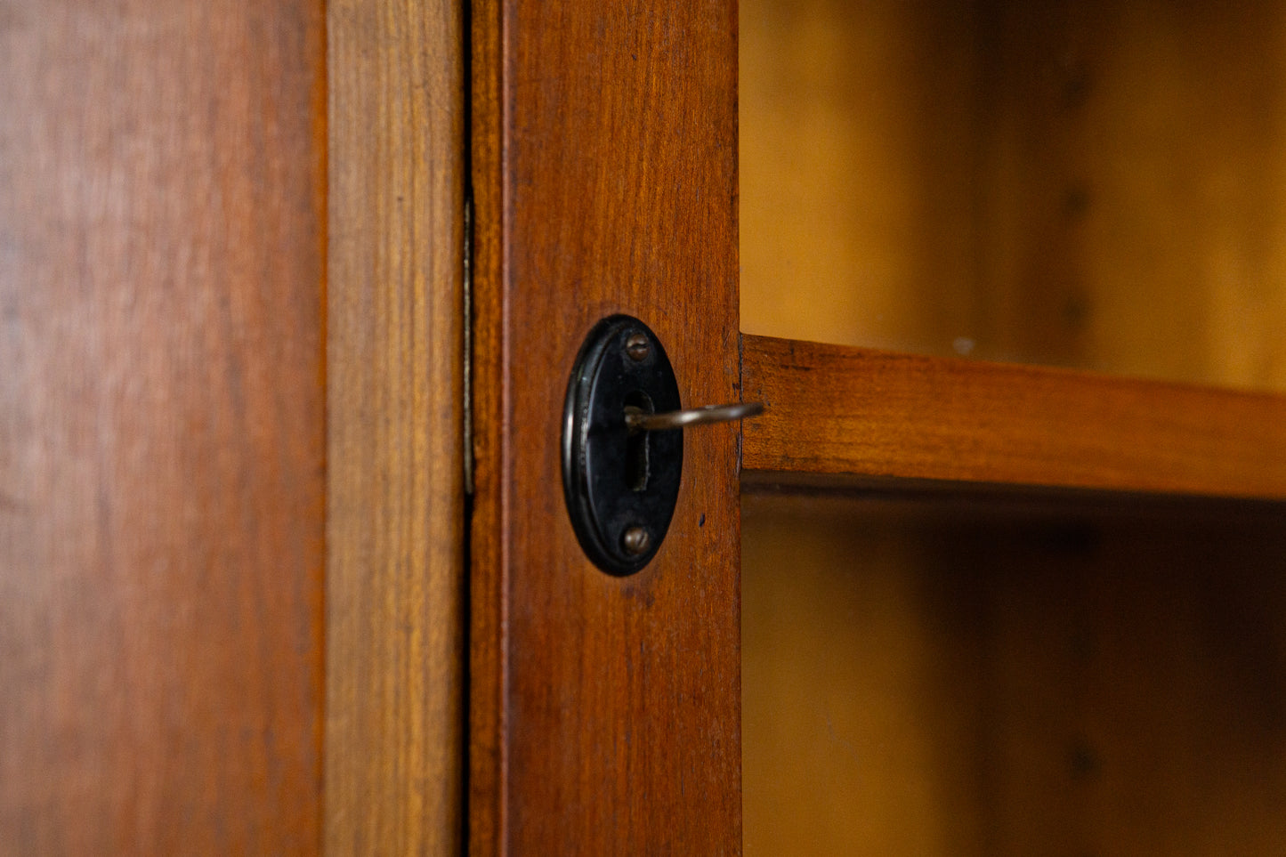 Vitrine Regal Bücherschrank Schrank Kommode Vintage Alt MÖBLINGER