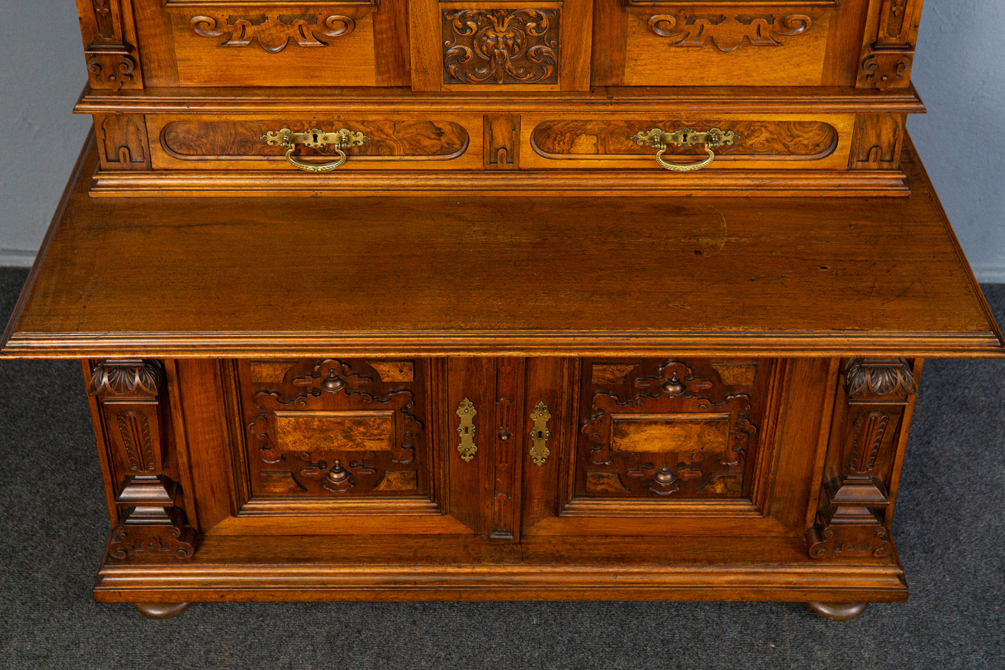 dekorativer Gründerzeit Bücherschrank, zweite Hälfte des 19.Jahrhunderts - Nussbaum Eiche zweitürig Eisglas Schrank Vitrine Büro