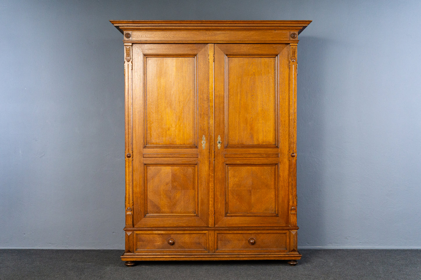 formschöner Gründerzeit Wäscheschrank, 2.Hälfte des 19.Jahrhunderts - Regal Kleiderschrank Kommode Garderobe zweitürig Alt Antik MÖBLINGER