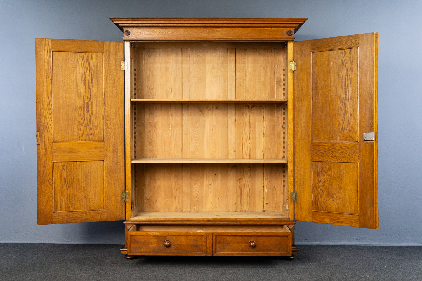 formschöner Gründerzeit Wäscheschrank, 2.Hälfte des 19.Jahrhunderts - Regal Kleiderschrank Kommode Garderobe zweitürig Alt Antik MÖBLINGER