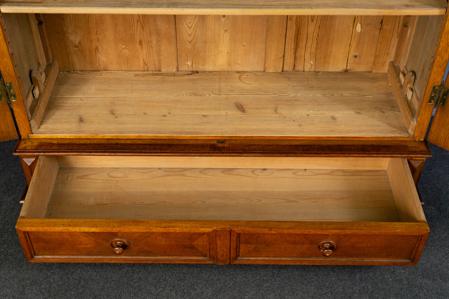 formschöner Gründerzeit Wäscheschrank, 2.Hälfte des 19.Jahrhunderts - Regal Kleiderschrank Kommode Garderobe zweitürig Alt Antik MÖBLINGER