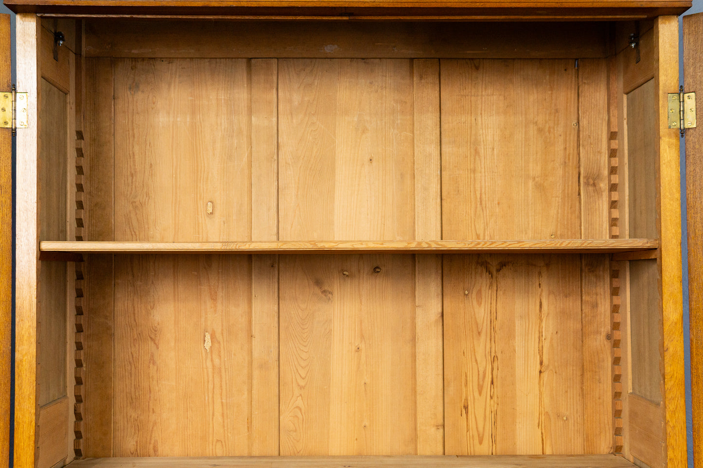 formschöner Gründerzeit Wäscheschrank, 2.Hälfte des 19.Jahrhunderts - Regal Kleiderschrank Kommode Garderobe zweitürig Alt Antik MÖBLINGER