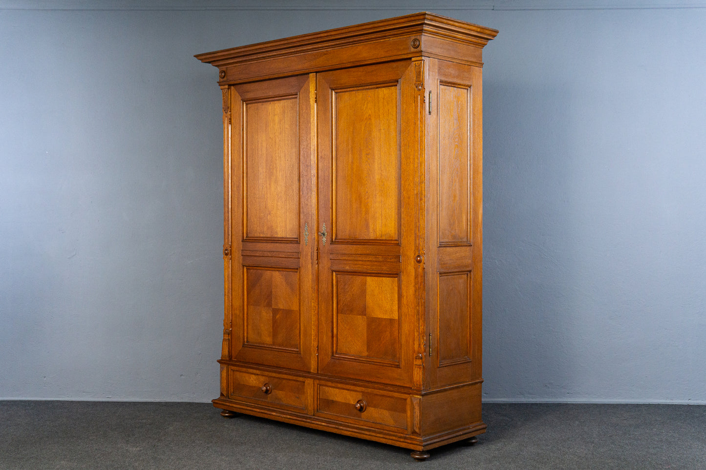 formschöner Gründerzeit Wäscheschrank, 2.Hälfte des 19.Jahrhunderts - Regal Kleiderschrank Kommode Garderobe zweitürig Alt Antik MÖBLINGER