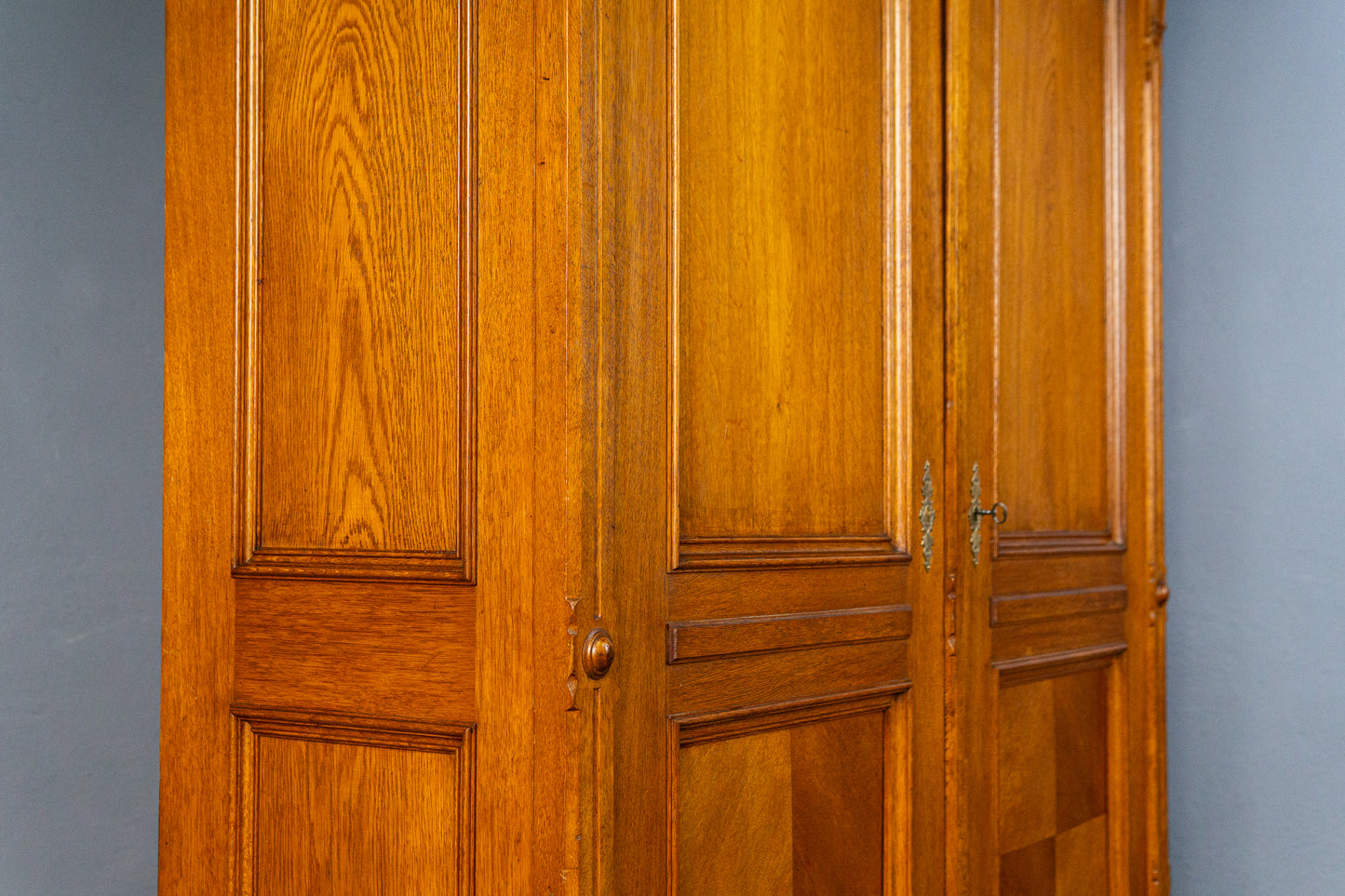 formschöner Gründerzeit Wäscheschrank, 2.Hälfte des 19.Jahrhunderts - Regal Kleiderschrank Kommode Garderobe zweitürig Alt Antik MÖBLINGER