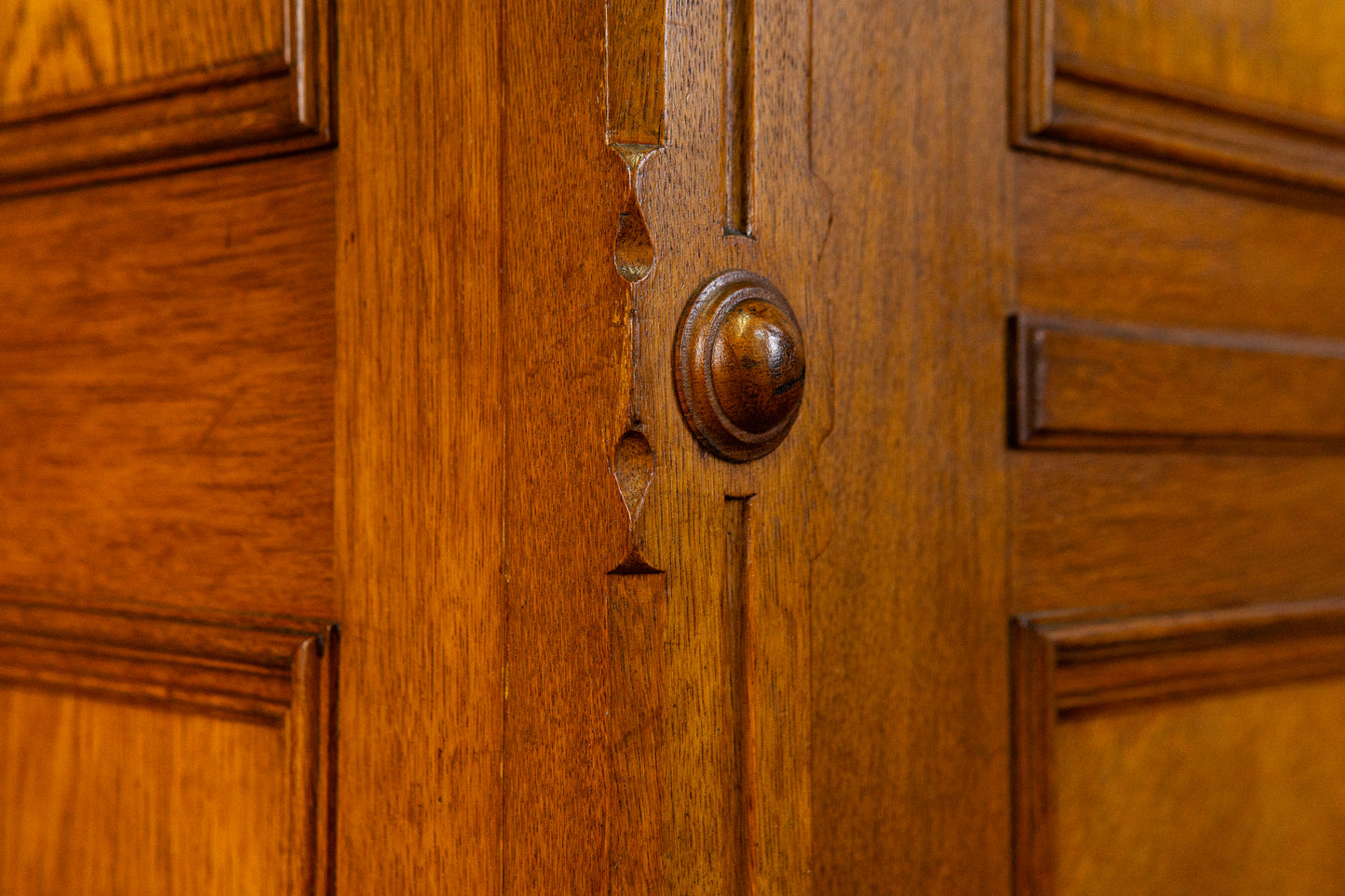 formschöner Gründerzeit Wäscheschrank, 2.Hälfte des 19.Jahrhunderts - Regal Kleiderschrank Kommode Garderobe zweitürig Alt Antik MÖBLINGER