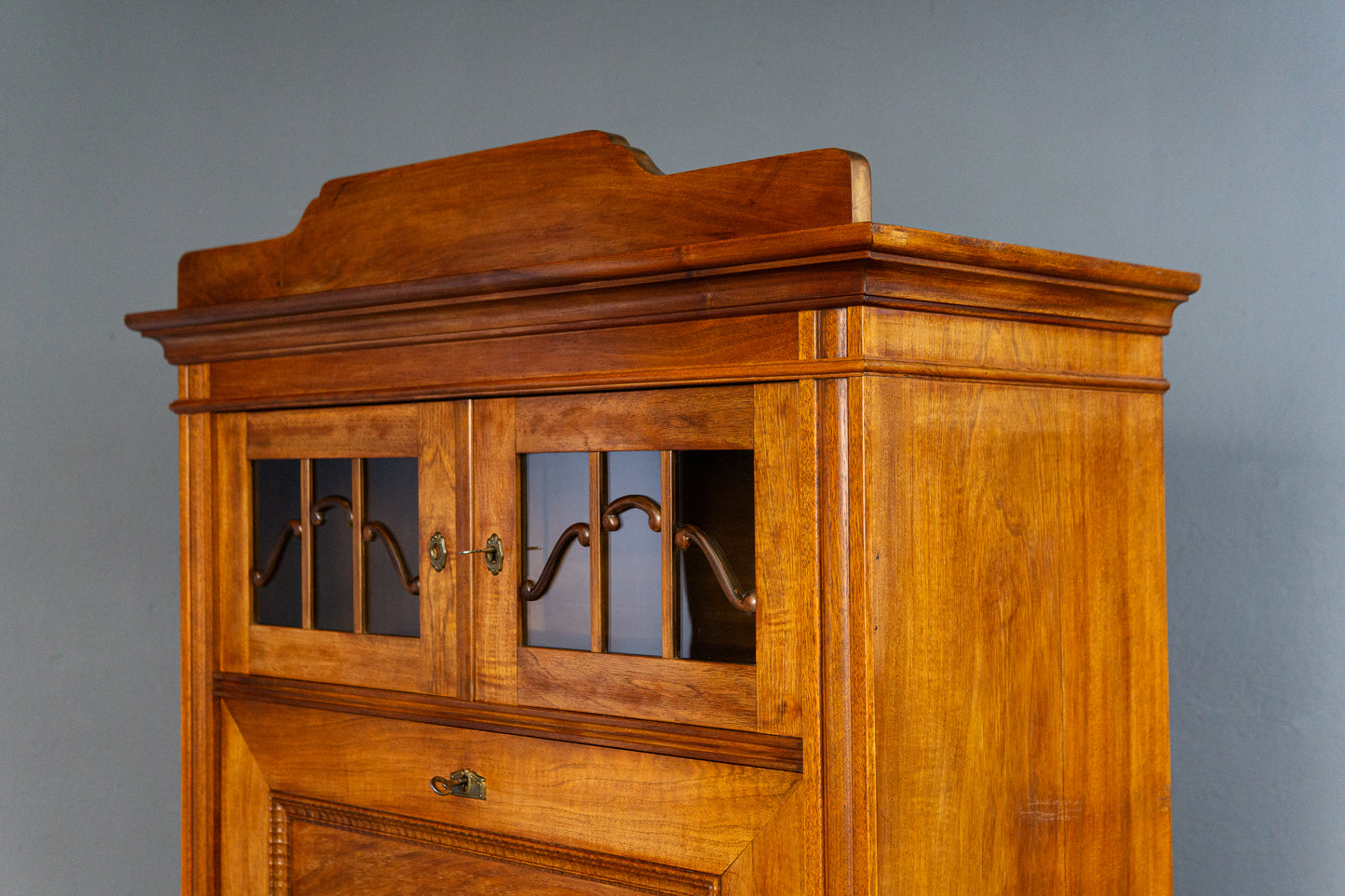 eleganter Jugendstil Standsekretär, Anfang des 20.Jahrhunderts - Sekretär Schrank Schreibtisch Kommode Nussbaum Büro Alt Antik MÖBLINGER