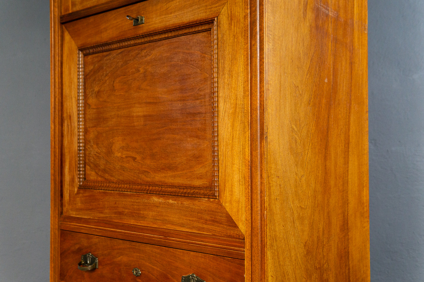 eleganter Jugendstil Standsekretär, Anfang des 20.Jahrhunderts - Sekretär Schrank Schreibtisch Kommode Nussbaum Büro Alt Antik MÖBLINGER