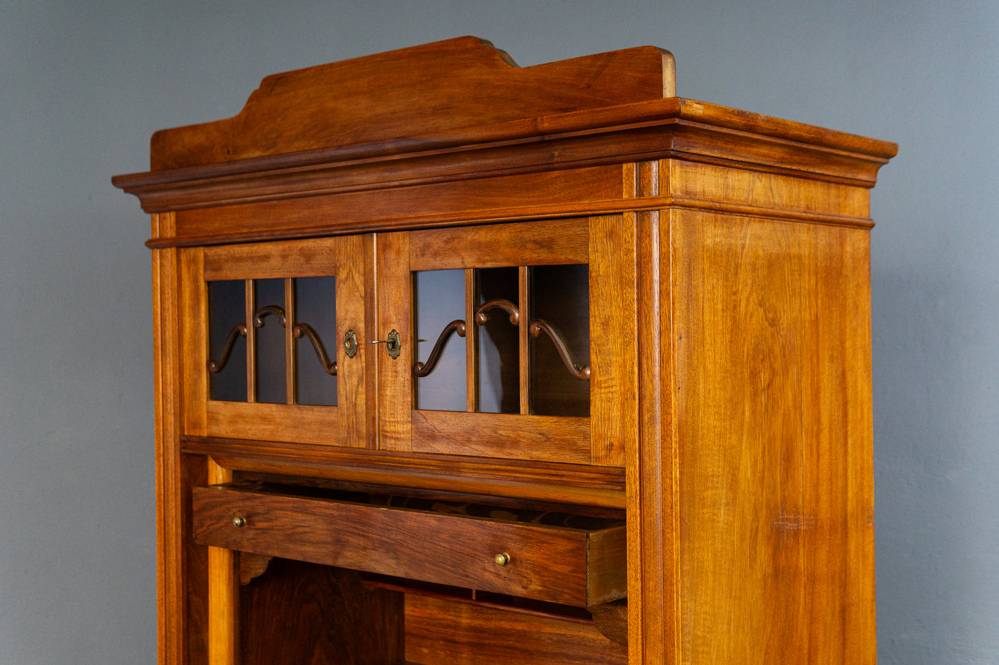 eleganter Jugendstil Standsekretär, Anfang des 20.Jahrhunderts - Sekretär Schrank Schreibtisch Kommode Nussbaum Büro Alt Antik MÖBLINGER