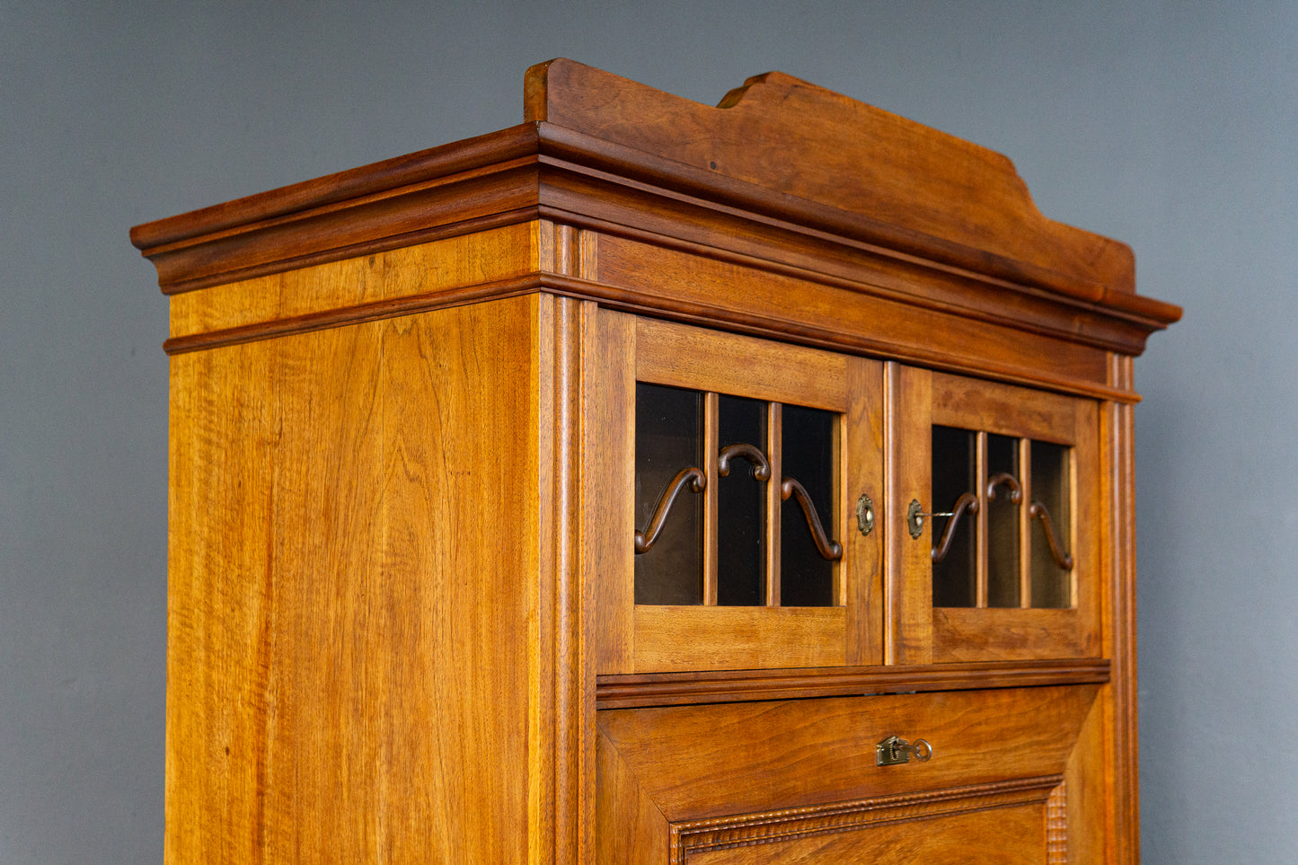 eleganter Jugendstil Standsekretär, Anfang des 20.Jahrhunderts - Sekretär Schrank Schreibtisch Kommode Nussbaum Büro Alt Antik MÖBLINGER