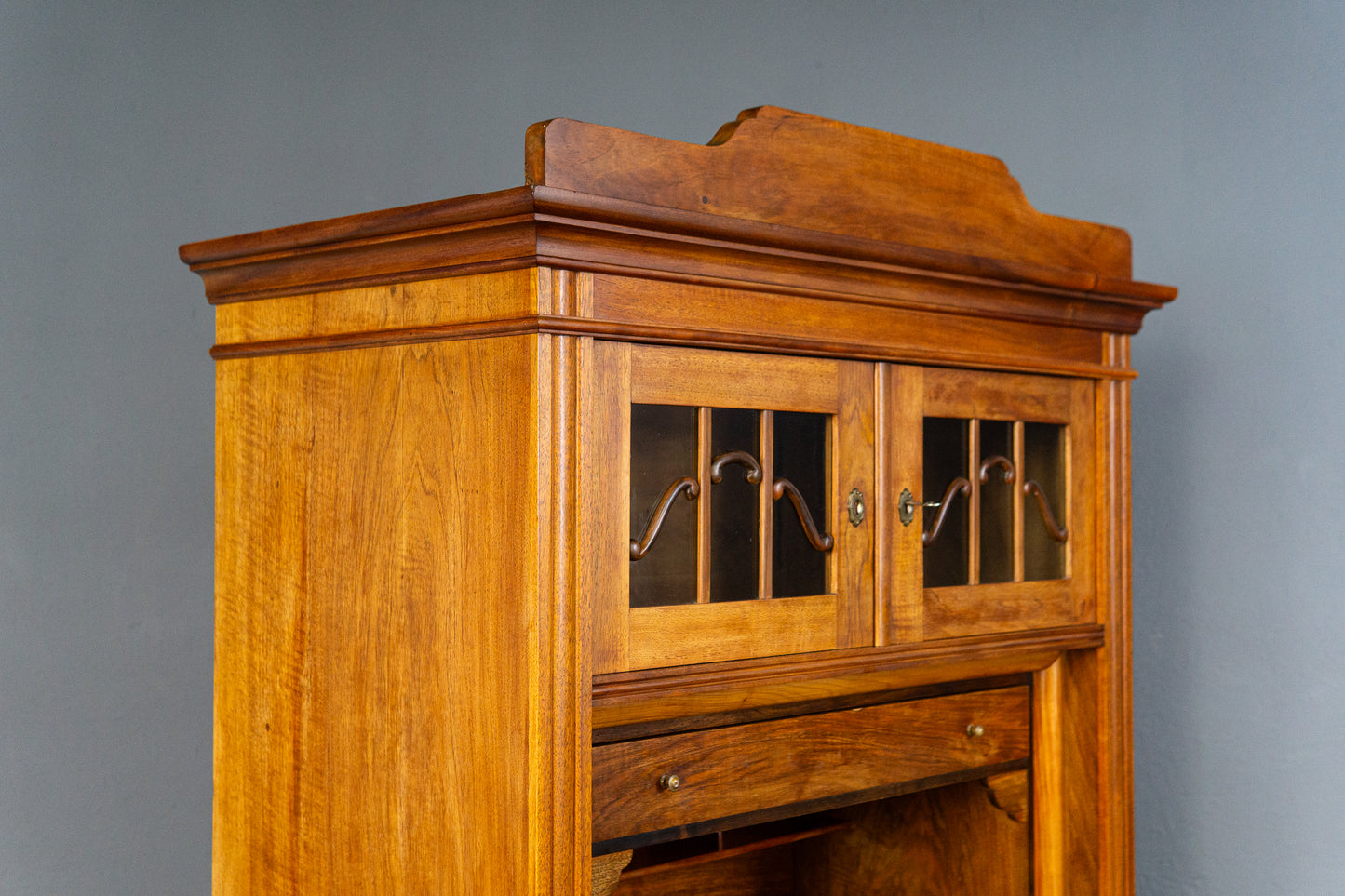eleganter Jugendstil Standsekretär, Anfang des 20.Jahrhunderts - Sekretär Schrank Schreibtisch Kommode Nussbaum Büro Alt Antik MÖBLINGER