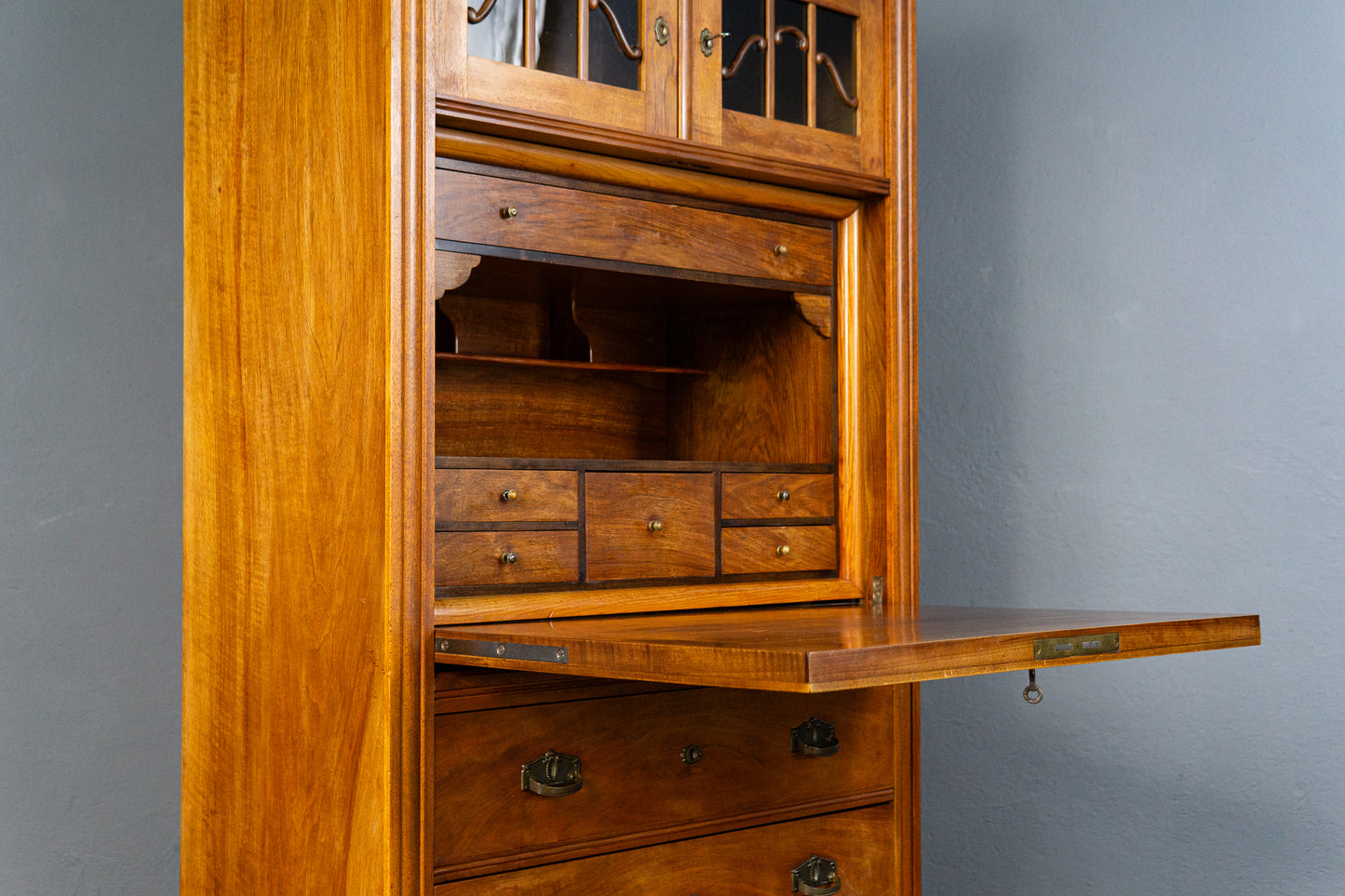 eleganter Jugendstil Standsekretär, Anfang des 20.Jahrhunderts - Sekretär Schrank Schreibtisch Kommode Nussbaum Büro Alt Antik MÖBLINGER