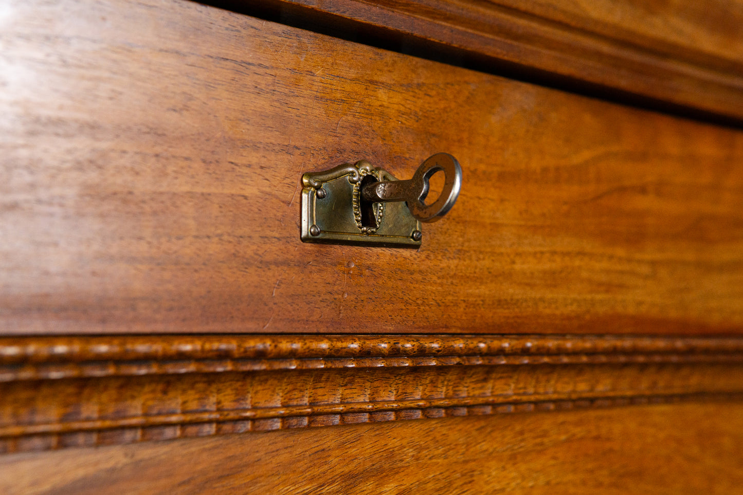 eleganter Jugendstil Standsekretär, Anfang des 20.Jahrhunderts - Sekretär Schrank Schreibtisch Kommode Nussbaum Büro Alt Antik MÖBLINGER