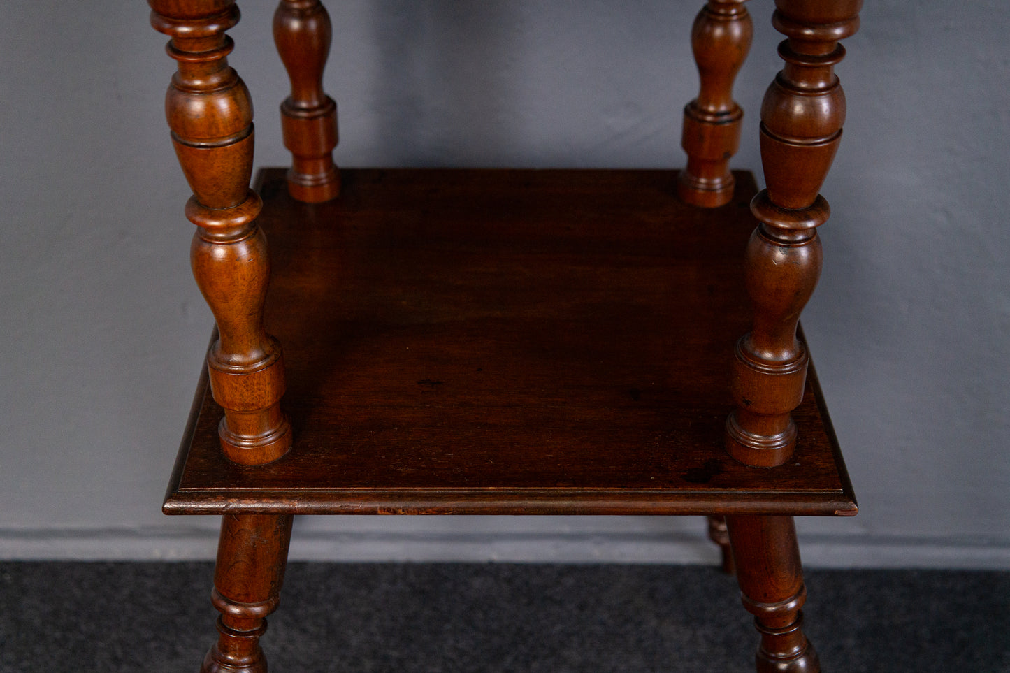 Tisch Blumentisch Beistelltisch Regal Hocker Alt Antik MÖBLINGER 2410_2802