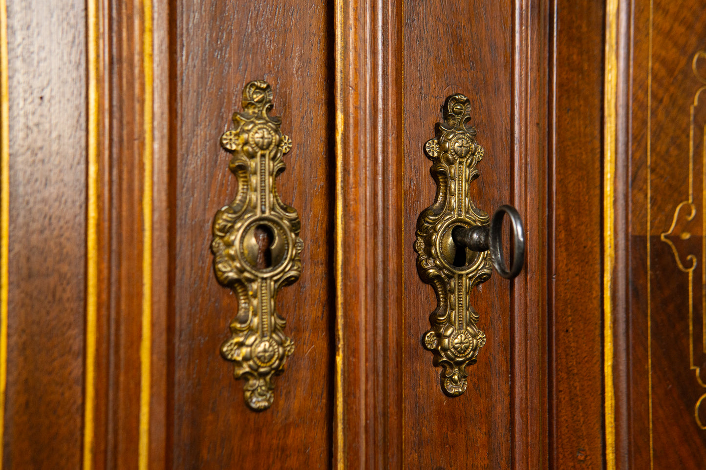 Gründerzeit Antik Vertiko Schrank Kommode Buffet Regal MÖBLINGER 2411_2011