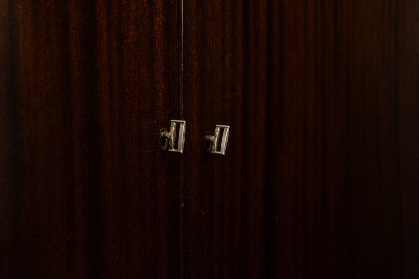 Schrank Vitrine Anrichte Buffet Kommode Regal Alt Antik 2401_2205