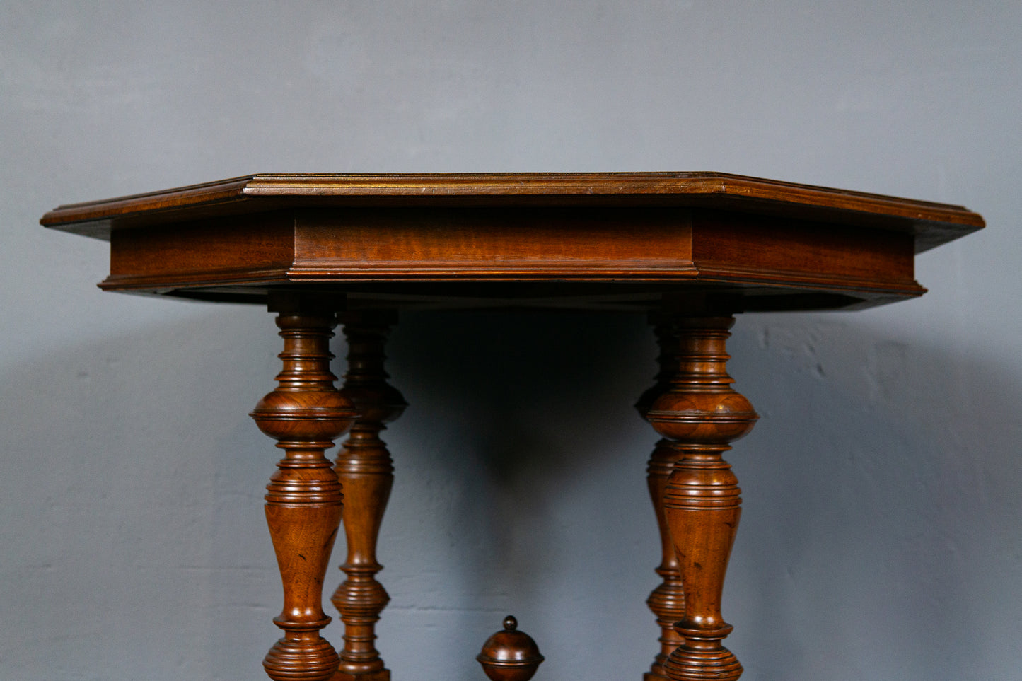 Antik Gründerzeit Tisch Vintage Table Alt Sofa Sessel MÖBLINGER 2412_1704
