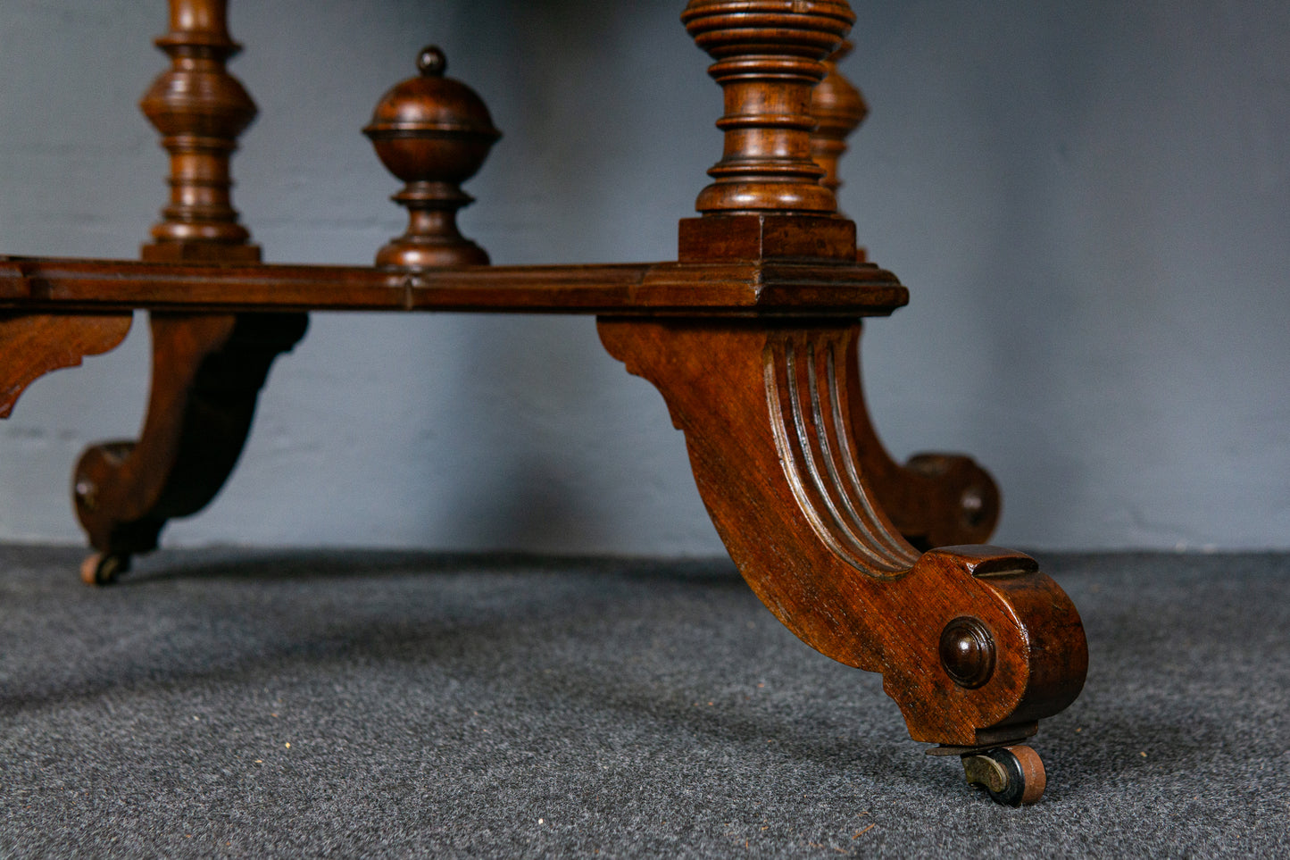 Antik Gründerzeit Tisch Vintage Table Alt Sofa Sessel MÖBLINGER 2412_1704