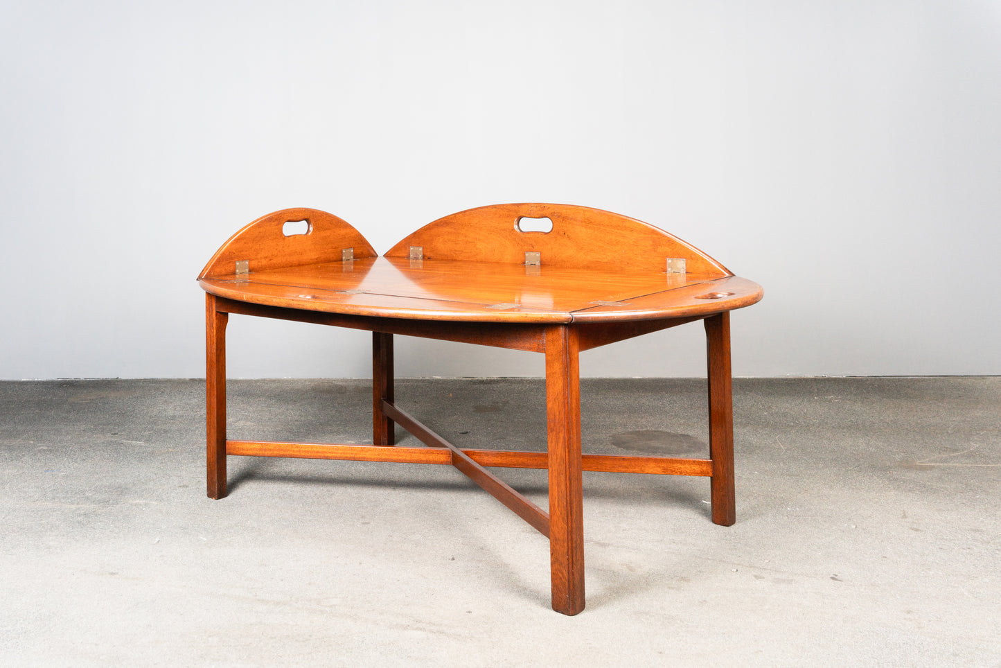 Butlers Tray im Englischen Stil, 2.Hälfte des 20.Jahrhunderts - Beistelltisch Tisch Sidetable Tabletttisch Alt Antik MÖBLINGER