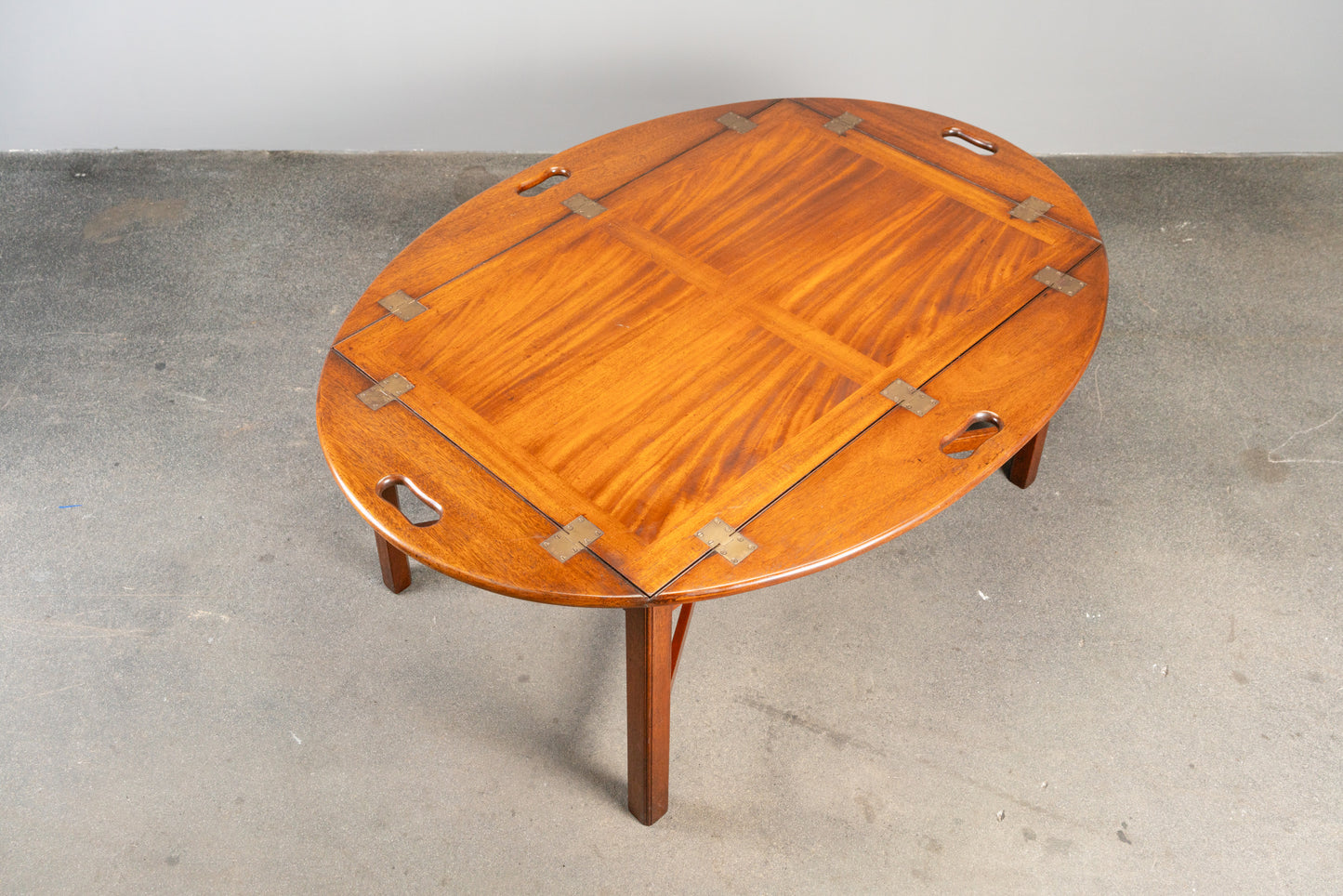 Butlers Tray im Englischen Stil, 2.Hälfte des 20.Jahrhunderts - Beistelltisch Tisch Sidetable Tabletttisch Alt Antik MÖBLINGER