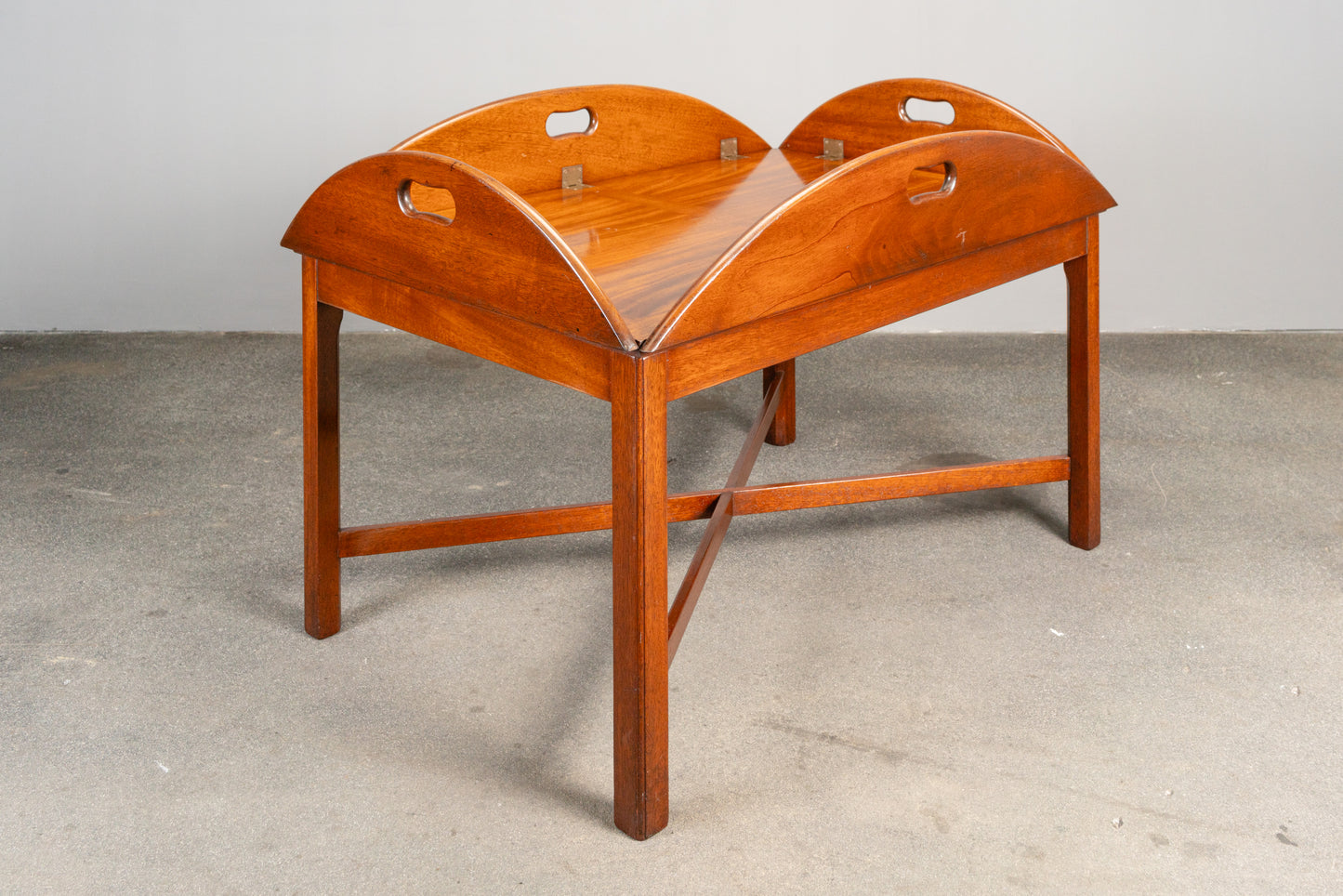 Butlers Tray im Englischen Stil, 2.Hälfte des 20.Jahrhunderts - Beistelltisch Tisch Sidetable Tabletttisch Alt Antik MÖBLINGER