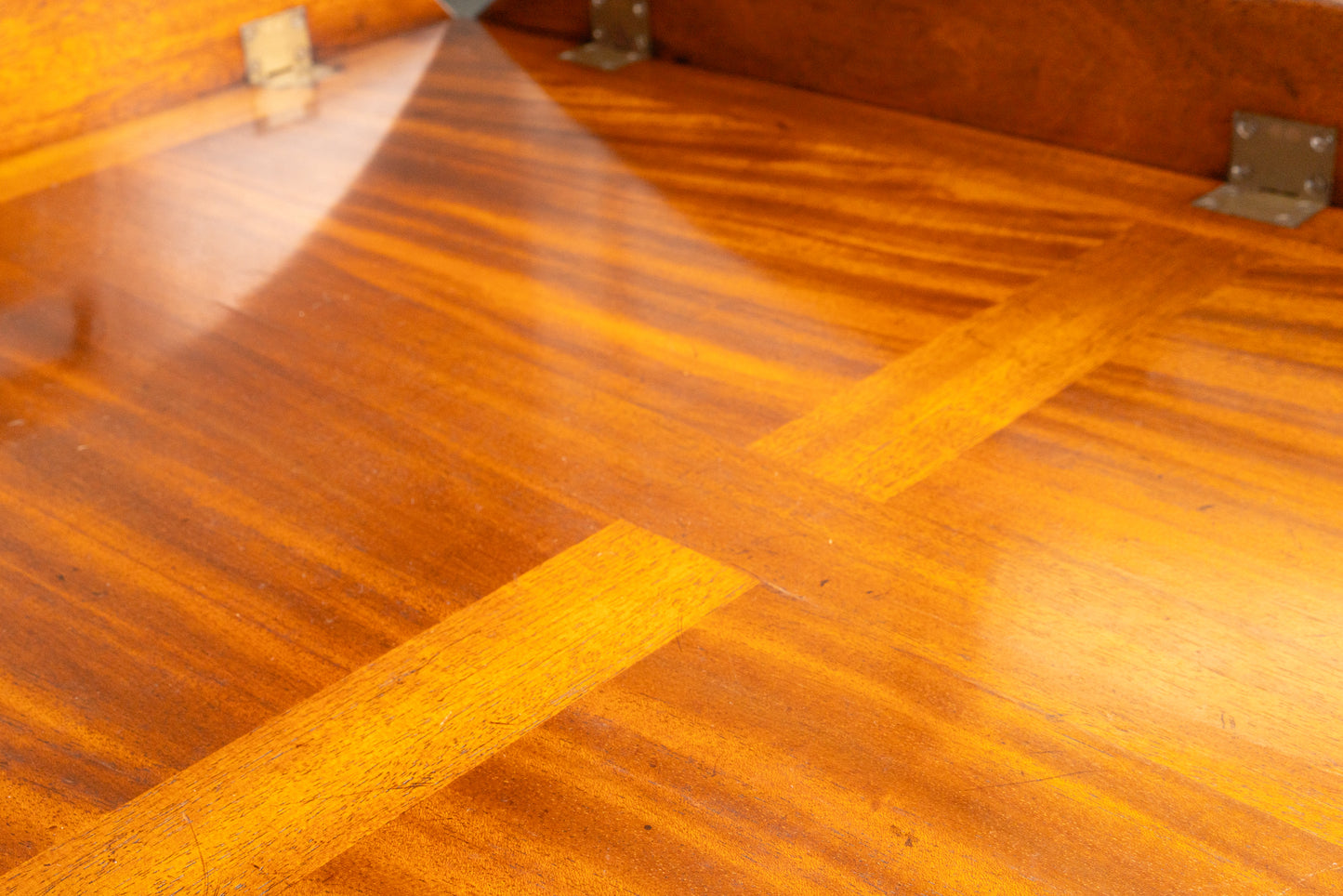 Butlers Tray im Englischen Stil, 2.Hälfte des 20.Jahrhunderts - Beistelltisch Tisch Sidetable Tabletttisch Alt Antik MÖBLINGER