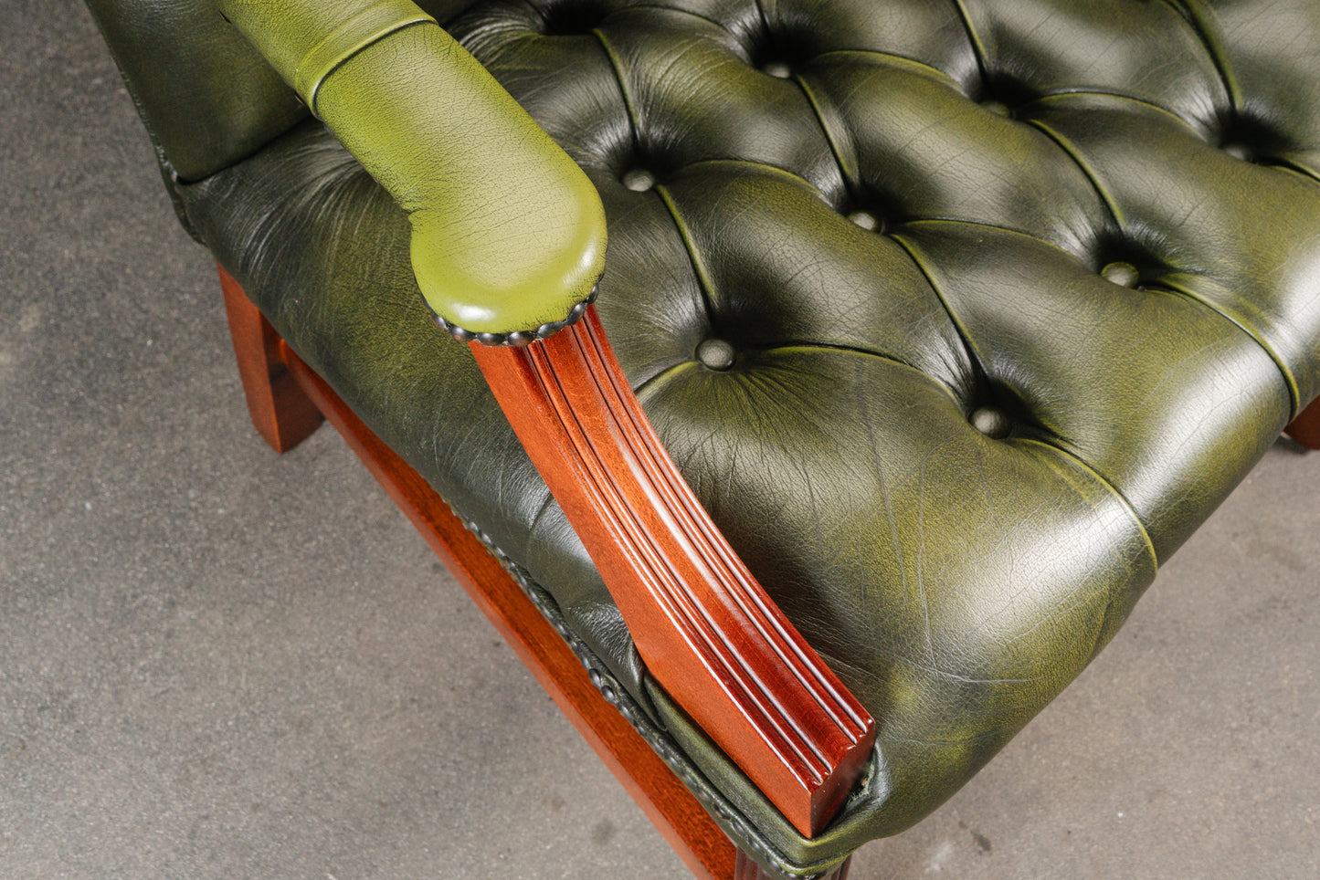 Armlehnensessel im Chesterfield Stil - Ledersessel Stuhl Chair Englischer Stil Lounge Clubsessel Alt Vintage MÖBLINGER