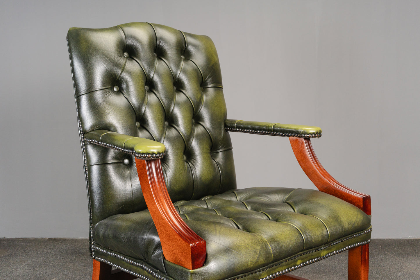 Armlehnensessel im Chesterfield Stil - Ledersessel Stuhl Chair Englischer Stil Lounge Clubsessel Alt Vintage MÖBLINGER